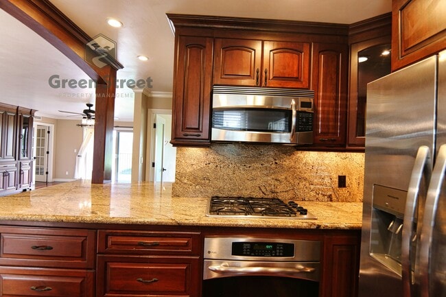 Photo - 1942 Fairway Cir Dr