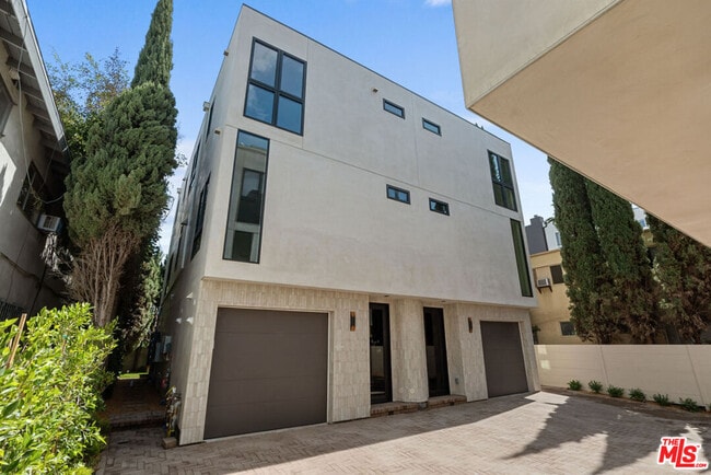 Photo - 428 Arnaz Dr