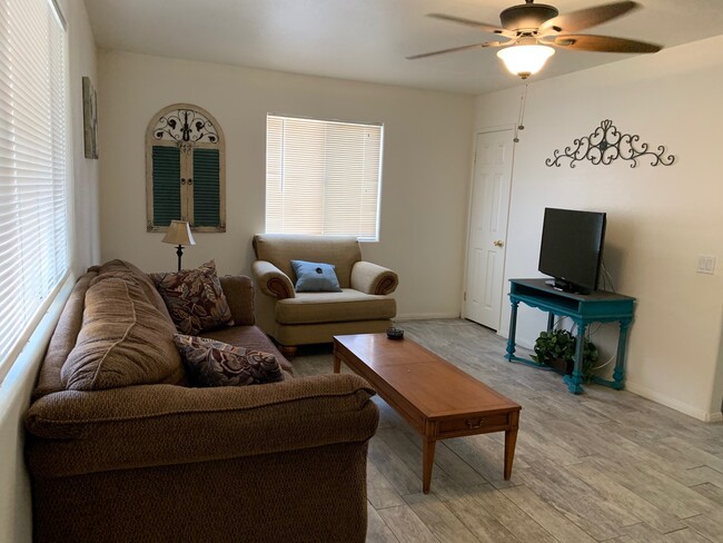 Building Photo - 6643 Desert Queen Ave Unit 6643 Desert Queen A