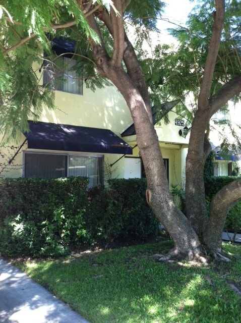 Photo - 4925 Coldwater Canyon Ave Townhome