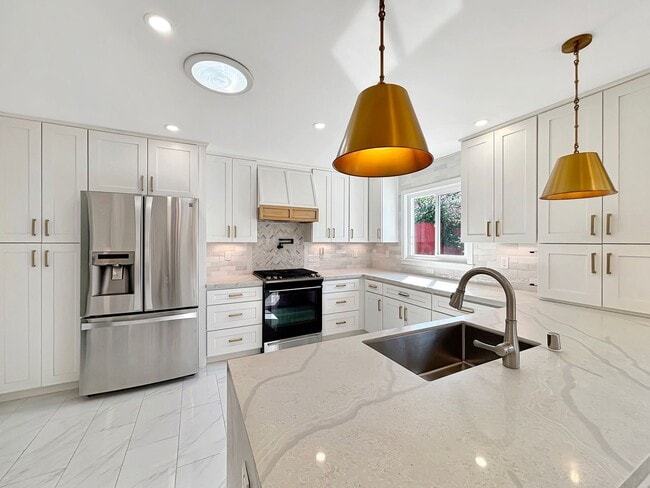 Building Photo - Beautiful 4BD/2BA House in La Mesa w/ W/D,...