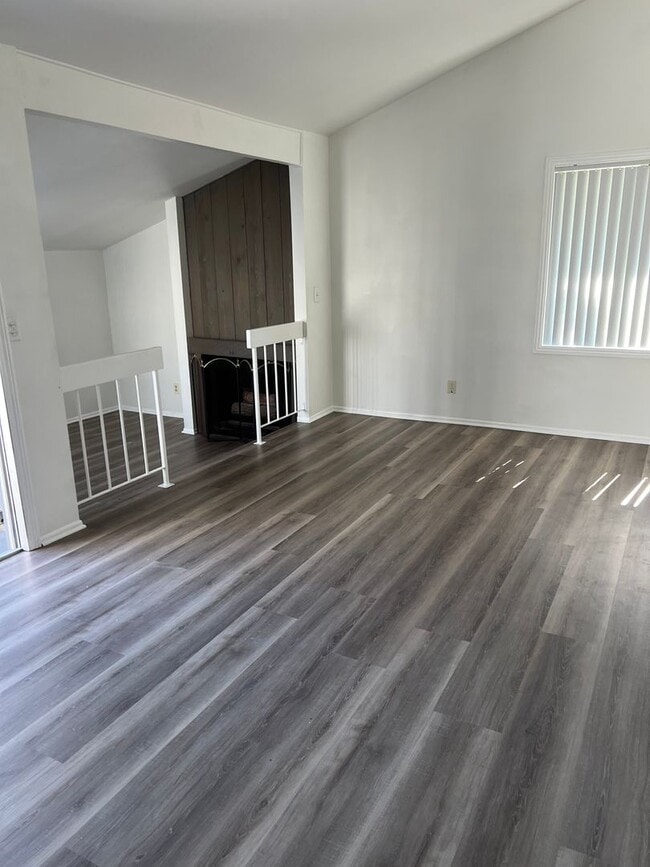 Photo - Upstairs Studio Condo in Huntington Harbor...