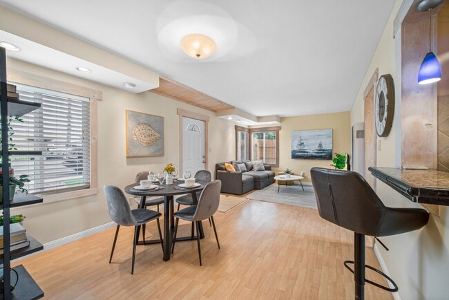 Dining area - 964 13th St
