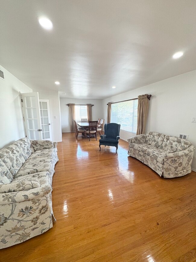 Photo - 1324 E Madison Ave