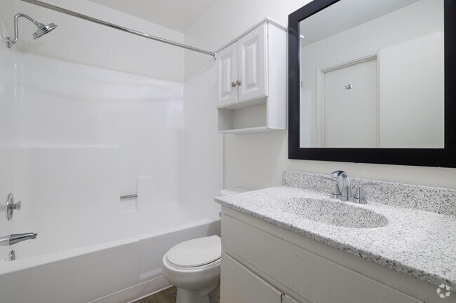2BR, 1.5BA - 951SF - Primary Bathroom - Northwoods