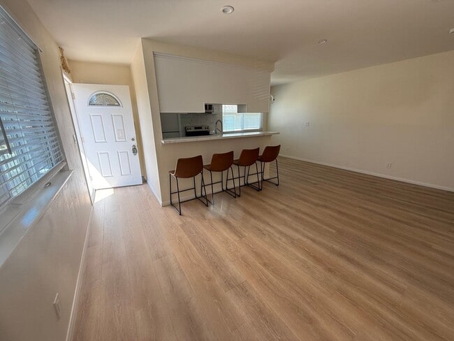 Photo - Newbury Park Condo - Two Bedroom one bath ...