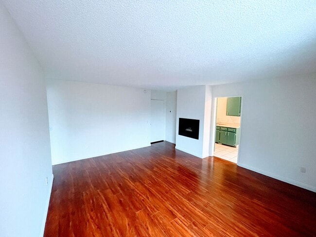 Building Photo - LARGE 1bd/1ba in NoHo WITH Parking! Unit #1