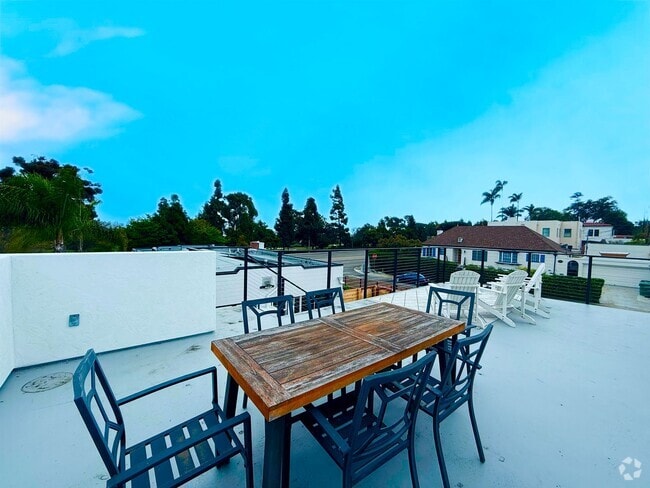 Building Photo - Welcome to your Contemporary Casita in the... Rental