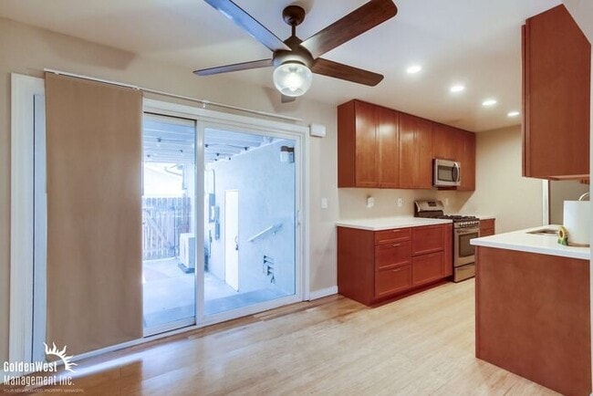 Photo - Cozy 2Bdm 1.5Ba Townhome with Modern Upgra...