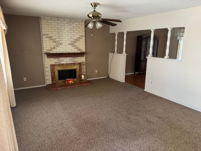 Living Room - 604 E Creston St