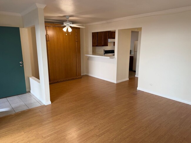 Photo - 3266 Ashford St