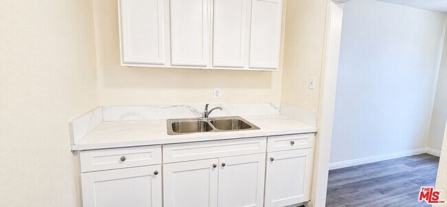 Photo - 10620 S Figueroa St Unit 1/4