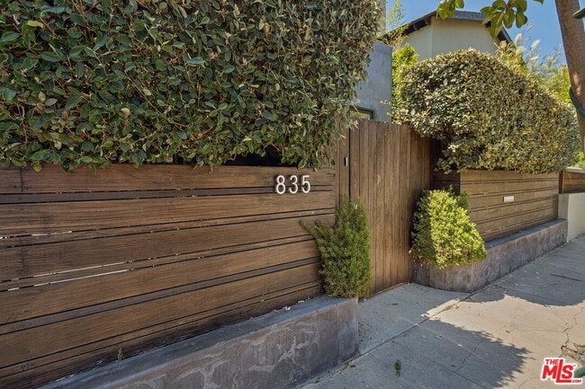 Building Photo - 835 Superba Ave Rental