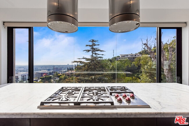 Photo - 8460 Harold Way