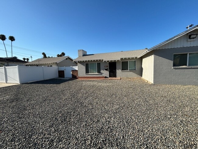 Building Photo - 1790 W Linden St