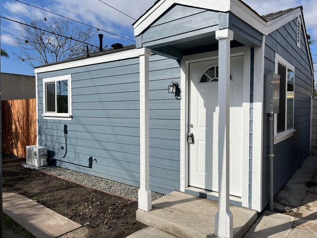 Building Photo - 2038 S Sycamore St Rental