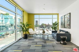 Photo - 325 N 1st St