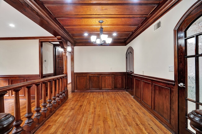 Photo - 5155 Densmore Ave