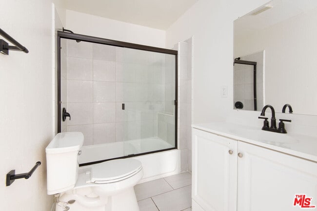 Photo - 2134 Cloverdale Ave