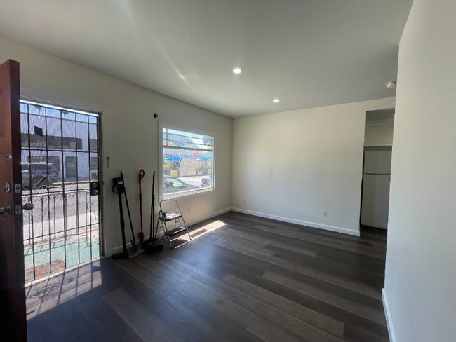 Photo - 2033 E 4th St Unit 2