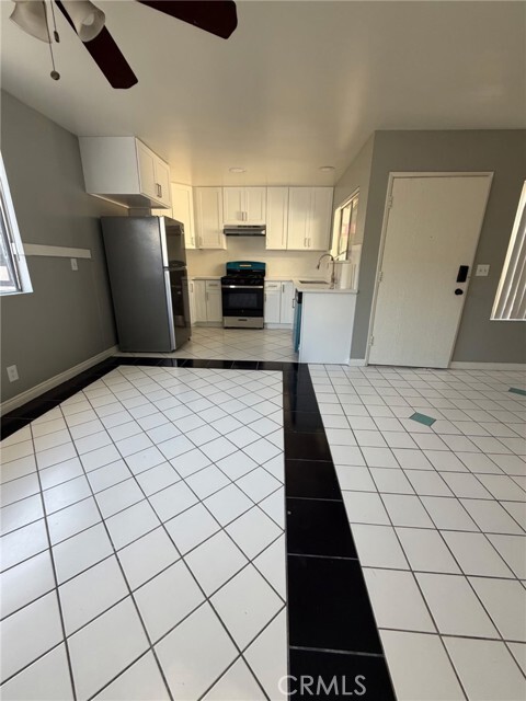 Photo - 9800 Vesper Ave