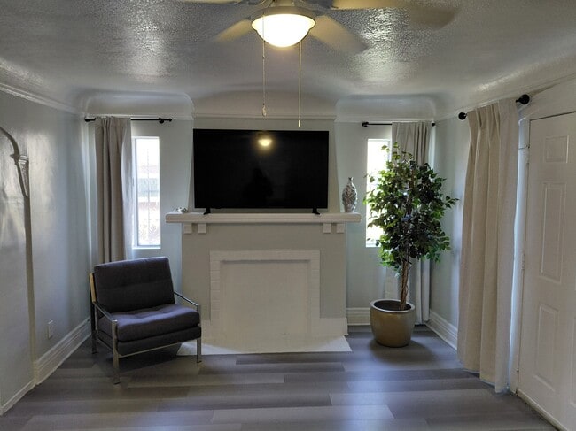 Building Photo - 2627 Buckingham Rd