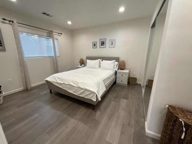 Photo - 18427 Delano St