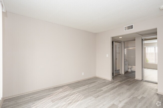 1BR, 1BA - 750 SF - Lido Apartments - 3745 Glendon Ave