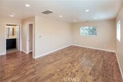 Photo - 17134 Saticoy St