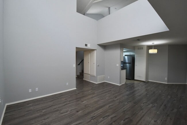 Photo - 5328 Riverton Ave Unit 202