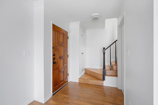 Photo - 13203 Vanowen St