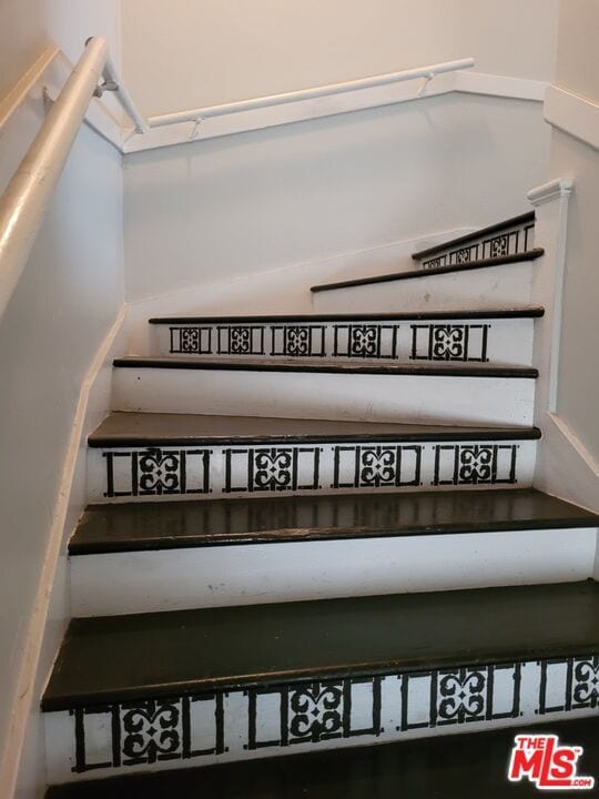 Photo - 5405 Russell Ave