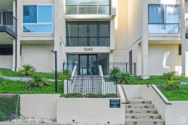 Building Photo - 1340 S Beverly Glen Blvd Unit 310 Rental