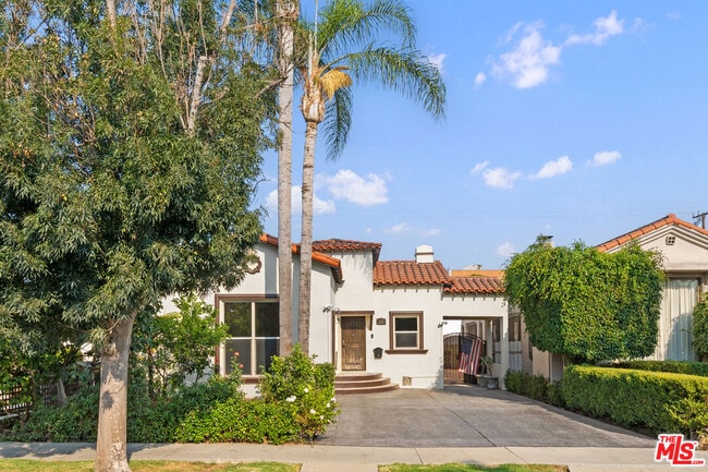 Photo - 422 S Clark Dr