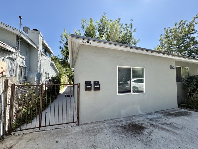 Building Photo - 16008 Bassett St