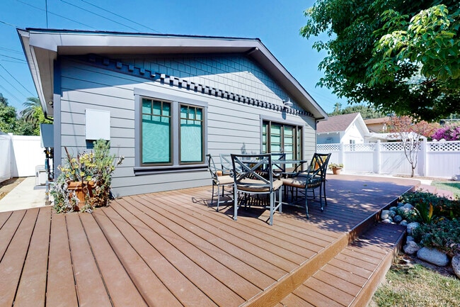 Photo - 1843 Las Lunas St