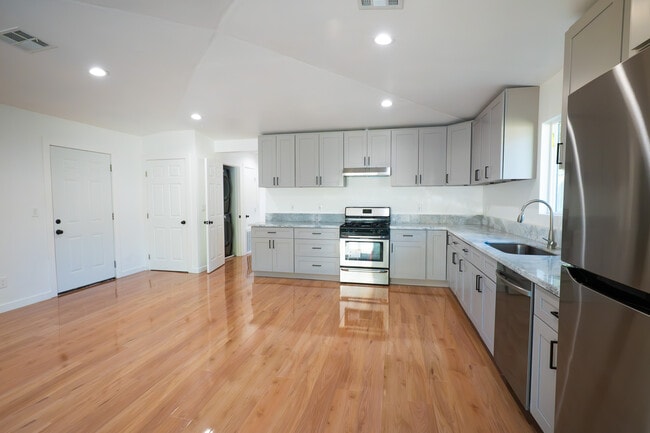 Photo - 270 E Penn St