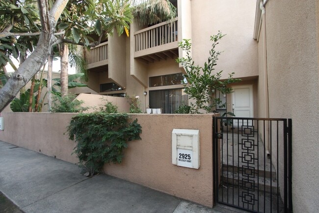 Building Photo - 2925 Wellesley Ct