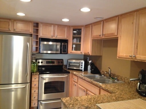 Building Photo - RB Luxury 2 Br Townhome 2 car spots Laundry $3190 TEXT 619-565-3468