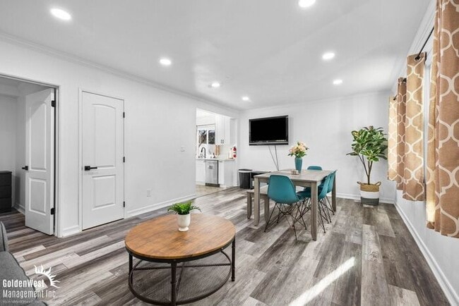 Photo - Modern 3Bdm 2Ba Unfurnished Downstairs Uni...