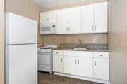 1BR, 1BA - 750SF - Kitchen - 11502-11506 Adco Ave.