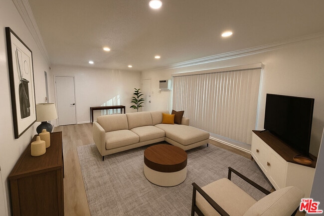 Building Photo - 926 S Bedford St Unit 1