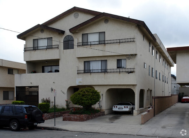 Building Photo - 11502 Birch Ave Rental