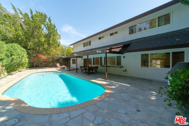 Building Photo - 4220 Towhee Dr