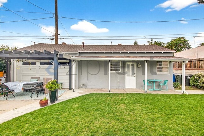 Building Photo - 1113 N Sparks St