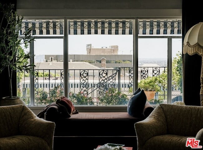 Photo - 1219 Sunset Plaza Dr Dr Unit 3