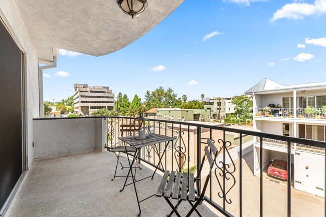 Photo - 972 E California Blvd