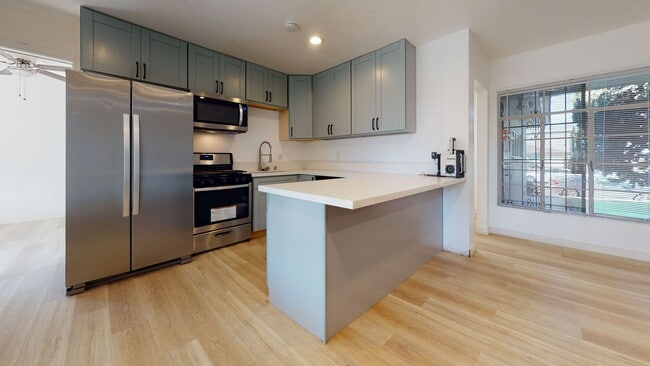 Building Photo - 5231 E Falls View Dr