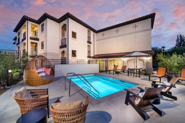 Canyon Bluffs - Canyon Bluffs Apartments