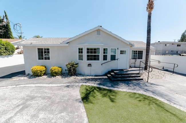 Photo - 14836 Archwood St Unit 3